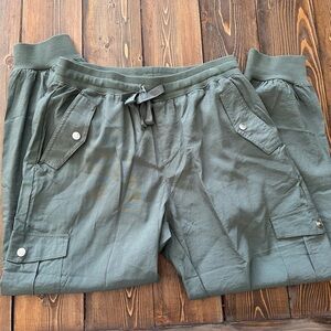 Women’sGreen Cargo Pants